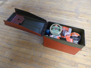 lot 107 image: Shoe Shine Kit