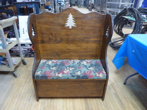lot 116 image: Rustic Wooden Entry Bench