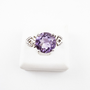 lot 27 image: Gorgeous Sterling Silver Amethyst Ring, Size 6.