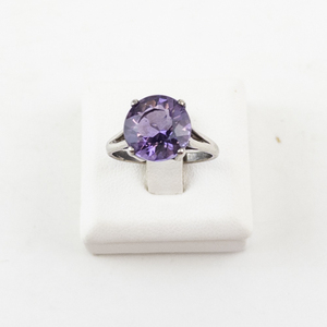 lot 29 image: Beautiful Sterling Silver Amethyst Ring Size.