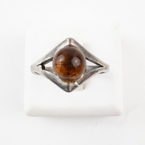 lot 40 image: Amber Cabochon Sterling Silver Ring Size 7.75