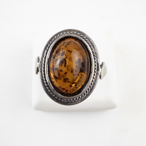 lot 43 image: Sterling Silver Amber Ring Size 7.75
