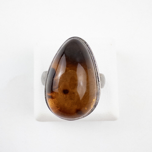 lot 44 image: Sterling Silver Amber Ring Size 5.5.