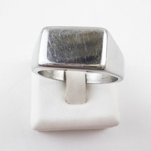 lot 46 image: Mens Silver-Tone Rectangular Signet Ring