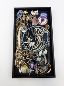 lot 75 image: Vintage Jewelry and Pin Collection with Necklaces, Bracelets, and Brooches
