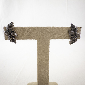 lot 101 image: Vintage Sterling Silver Oak Leaf and Acorn Screw Back Earrings