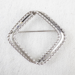 lot 112 image: Sterling Silver Openwork Pin Brooch.