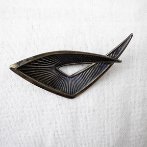 lot 116 image: Vintage Modernist Brass Brooch Pin 55mm