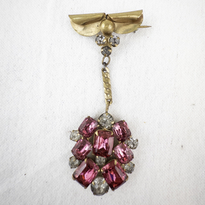 lot 129 image: Vintage Marked Natalie Pin with Pink and Clear Stones, 76.7mm