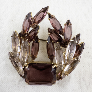 lot 132 image: Vintage Purple Stone Brooch Pin