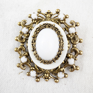 lot 146 image: Vintage Gold Tone Filigree Brooch with White Cameo Center