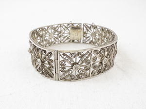 lot 185 image: Sterling Silver Filigree Pannel Bracelet.