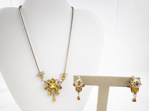 lot 215 image: Vintage Gold Tone Necklace and Screw-Back Earrings Set with Amber Rhinestones