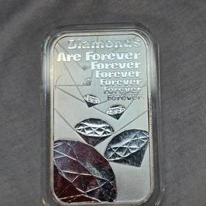 lot 43 image: 1oz Royal Mint 007 Bond, Diamonds are Forever, Bar