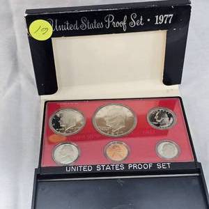 lot 61 image: 1977 US Proof Set