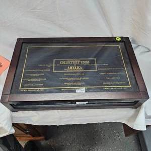 lot 73 image: Beautiful Coin Glass Display Box Collectible Coins of America Box
