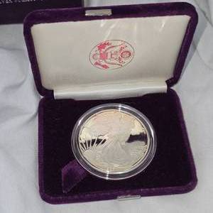 lot 81 image: 1987-S INC Silver Eagle 1oz in case with COA