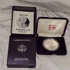 lot 89 image: 1992 UNC Silver Eagle Proof 1oz in case with COA