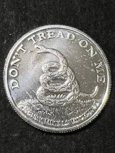 lot 08 image: 1 TROY OZ .999 FINE SILVER DONT TREAD ON ME ROUND