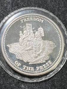 lot 25 image: 1 TROY OZ .999 FINE SILVER JOHNSON MATTHEY ROUND