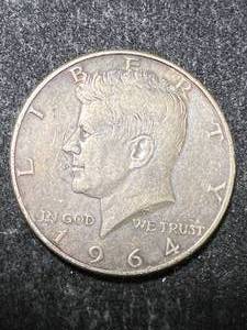lot 62 image: 1964 US KENNEDY HALF DOLLAR