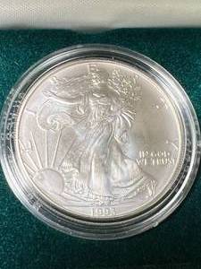 lot 79 image: 1993 AMERICAN SILVER EAGLE IN ORIGINAL MINT BOX
