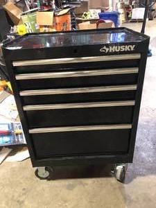 lot 48 image: Husky Tool Storage 27 in. W x 18 in. D 5-Drawer Gloss Black Rolling Tool Cabinet Customer Returns See Pictures