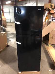 lot 9 image: Vissani 10.1 cu. ft. Top Freezer Refrigerator in Black Dented back  Customer Returns See Pictures
