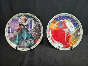 lot 17 image: Set of 2 Enesco Limited Edition Barbie Holiday Collector Plates 1988 & 1995
