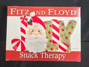 lot 18 image: Fitz and Floyd Joy Santa Elongated Snack Tray in Box