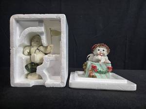 lot 21 image: Department 56 Snowbabies 2000 Figure and Dreamsicles Christmas Angel Figurine