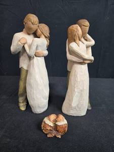 lot 36 image: Willow Tree Together Figurines and Artefice Ottanta Decor Set