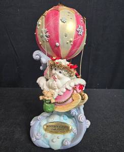 lot 38 image: Dreamsicles Winters Flight Tenth Edition Christmas 2001 Figurine