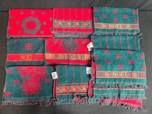 lot 46 image: Set of Fieldcrest Noel Holiday Cotton Hand Towels