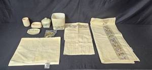 lot 61 image: Croscill Home Bathroom Set with Towels and Ceramic Accessories