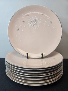 lot 122 image: Set of 8 Flintridge China Daybreak Dinner Plates - display & salad plate not inc