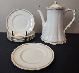 lot 127 image: Homer Laughlin Hudson Porcelain Coffee Pot with Matching Plates - display not inc