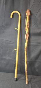 lot 141 image: Set of 2 Wooden Walking Sticks Including Retirement Edition Frog-Gibbs-Nag-Fred Enterprises Cane