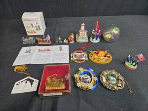 lot 174 image: Liberty Falls Hand Painted Figurines and White House Christmas Ornaments Collection