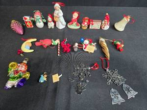 lot 176 image: Assorted Christmas Ornaments Collection Including Hallmark, Snowmen, and Vintage Pieces
