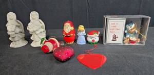 lot 177 image: Collection of Holiday and Christmas Ornaments and Figurines