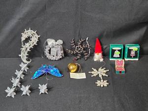 lot 188 image: Assorted Holiday and Christmas Ornament Collection