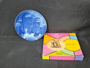 lot 192 image: Berlin Design 1976 Christmas Plate and Schmid Bros 1974 Christmas Plate