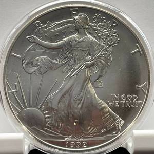 lot 40 image: 1992 American Silver Eagle