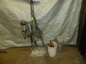 lot 16 image: Black & Decker Core Drill