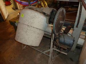 lot 17 image: Cement Mixer