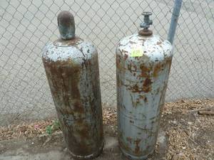 lot 28 image: LP Tanks x 2