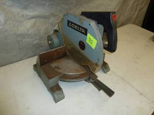 lot 72 image: Delta Miter Box Saw 10