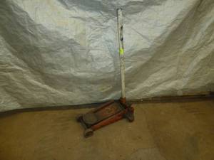 lot 74 image: Floor Jack- Orange