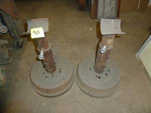 lot 85 image: Wheel Hub Jack Stands x 2
